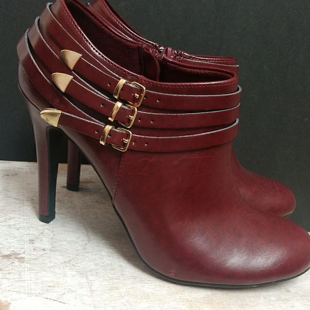 👍 Pretty Vintage Burgundy Booties Size 8.   80s styling.  A7